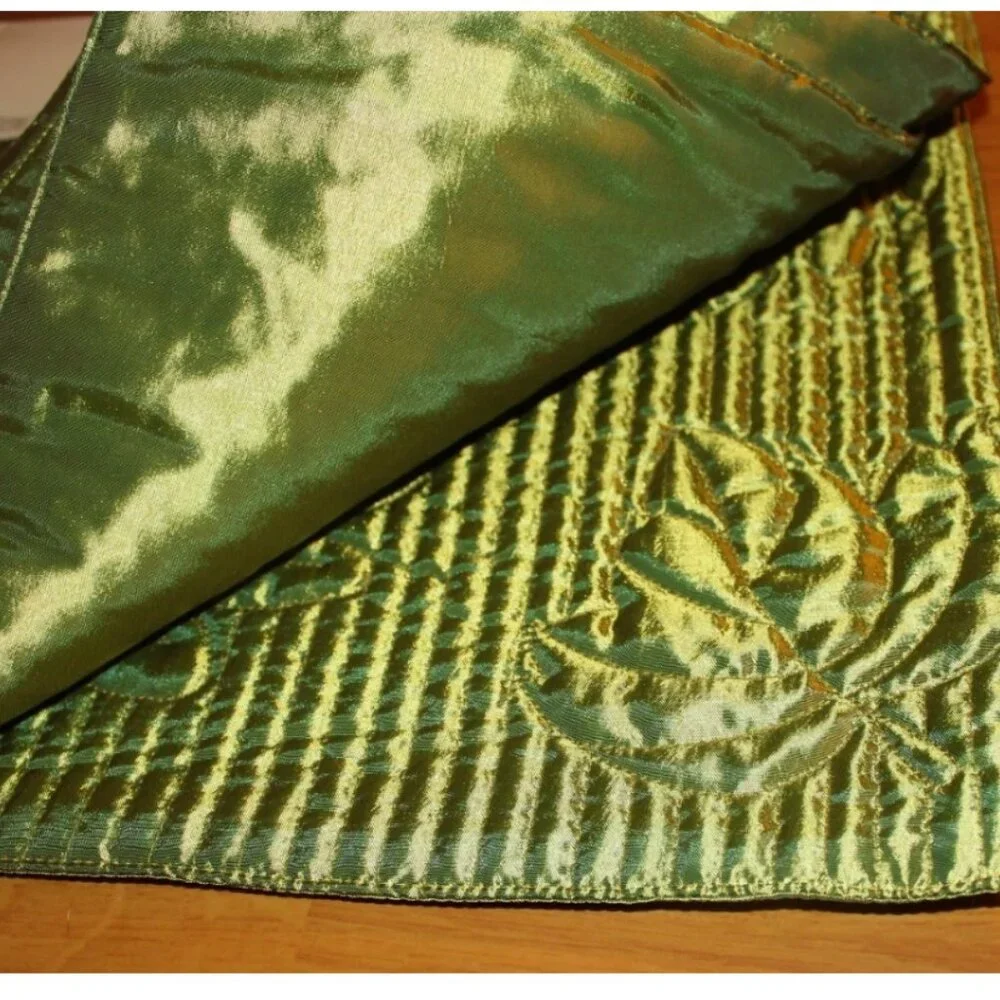 Green Quilted Satin Placemats Leaf Motif New Dining Table 4 Pc Set NWT 13 x 18